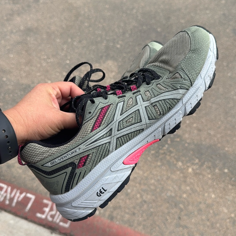 Ascis 
Women 
In excellent condition